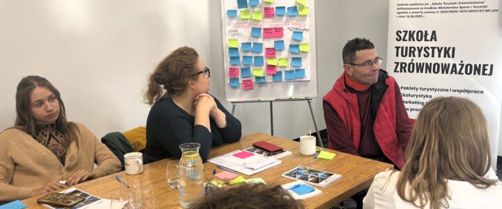 Chcesz rozwinąć turystykę? 4 bezpłatne poradniki czekają! Chcesz rozwinąć turystykę? 4 bezpłatne poradniki czekają!